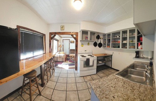 Ahsahka Cabina | Orofino boho cabin in town, close to everything. 1 mile from Clearwater river.