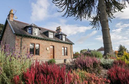 Marybank Casa | Orrinside