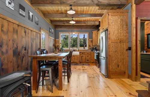 Lake City Cabina | ORV Trails - Outdoor Fireplace - Luxury Cabin - Fall Colors & Pet Friendly!