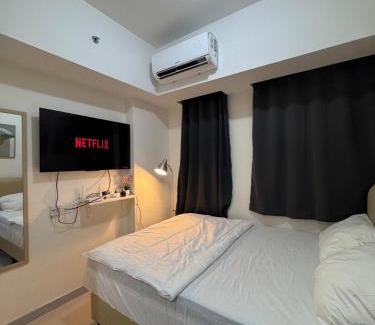 Java Apartamento | Osaka Resort at Osaka Apt PIK2 with Netflix 4K TV and Wifi