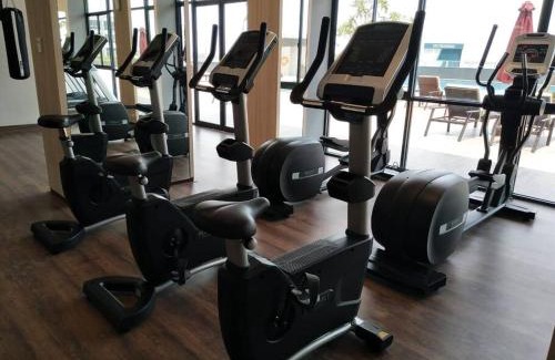 Java Apartamento | Osaka Riverview Apartment PIK2 dengan kolam renang, gym dan wifi.