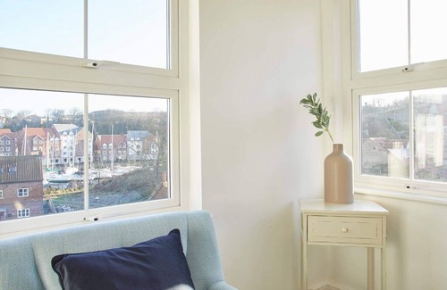 Whitby Casa | Osborne House in Whitby