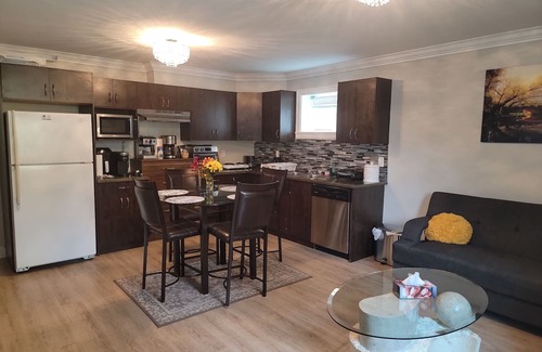 Abbotsford Casa | Oscar INN & 2BD Guest Suite