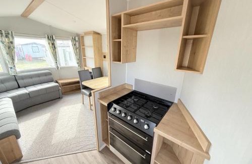 Selsey Otro | Oscars Inn, West Sands, Seal Bay Resort