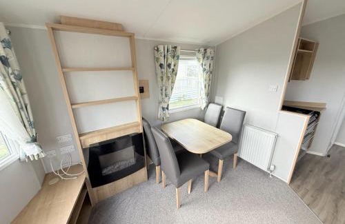 Selsey Otro | Oscars Inn, West Sands, Seal Bay Resort