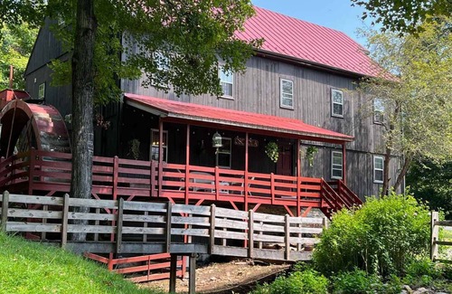 Raphine Casa | Osceola Mill is a boutique inn located in the Shenandoah Valley 20 minutes from Lexington and Staunton.