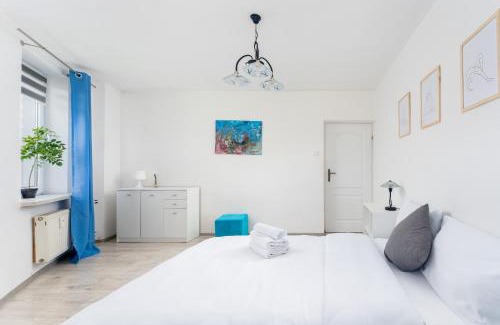 Krakow Apartamento | Osiedle Oświecenia Comfort Apartment by BookingHost