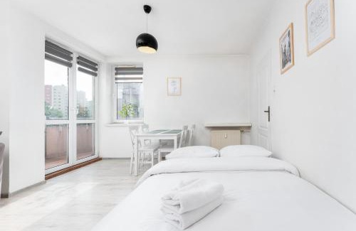 Krakow Apartamento | Osiedle Oświecenia Comfort Apartment by BookingHost