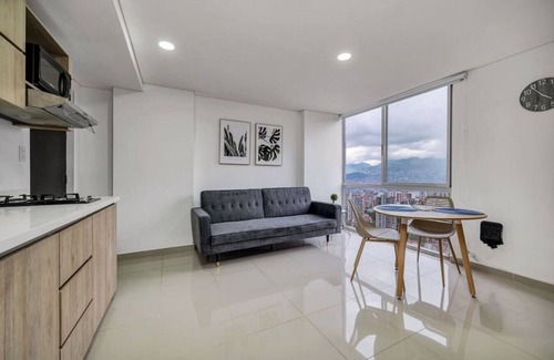 El Tesoro Apartamento | Oslo 2411 · New 24th floor Apt - city view