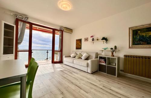 Ospedaletti Apartamento | OSPEDALETTI Mare e Relax- Affittasi "Oasi Riviera" con campo da Tennis e Sala Giochi