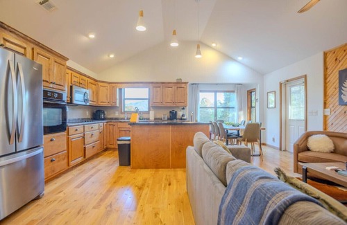 Blairsville Cabina | Osprey: Family Cabin, Hot Tub, Game Room, Theater