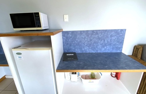 Exmouth Apartamento | Osprey Holiday Village Unit 222/1 Dormitorio - Bañera de hidromasaje, cama tamaño king, perfecta para estadías cortas