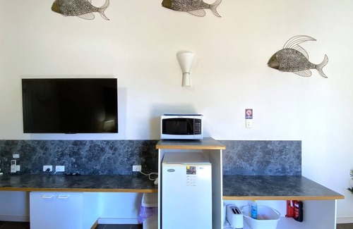 Exmouth Apartamento | Osprey Holiday Village Unit 213/1 Dormitorio - Bañera de hidromasaje, cama king size, ideal para cualquier pareja