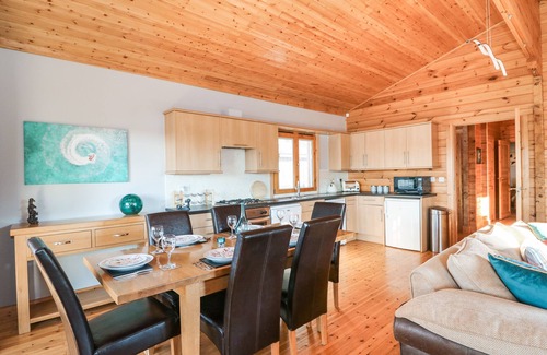 Tattershall Cabaña | OSPREY LODGE, pet friendly in Tattershall Lakes Country Park