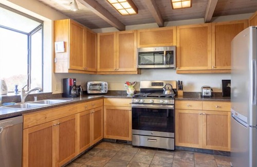 Bodega Bay Casa | Osprey Retreat - Beautiful views of the coastal hills, & Pt. Reyes, private.
