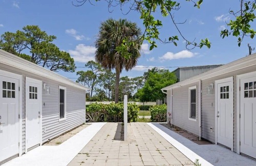 Bonita Springs Apartamento | Osprey Suite- Cute Cottage Fenced Yard Pet Friendly