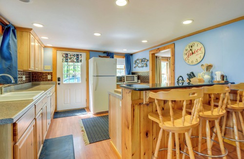 The Bluffs Cabaña | Lakefront Ossipee Cottage w / Screened Porch & Deck!