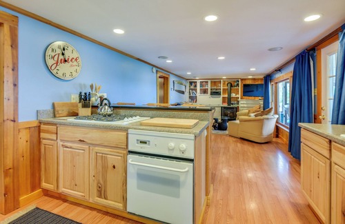 The Bluffs Cabaña | Lakefront Ossipee Cottage w / Screened Porch & Deck!