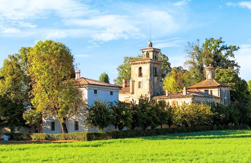 Casteldidone Hostal | Ostello Castello Mina Della Scala