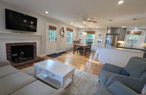 Osterville Casa | Beautifully renovated Osterville home, beach pass included
