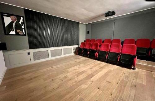 Backemoor Casa | Ostfriesland Ferien Villa - 24 Personen - Sauna, Whirlpool , Kino, und Bar