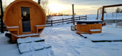 Sierakowice Casa | Ostoja Lemany - domki na Kaszubach, sauna, balia-jacuzzi, plac zabaw, tyrolka , dwa boiska, miejsce na ognisko, grill gazowy