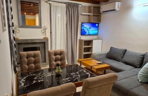 Melissopetra Casa | OSTRIA