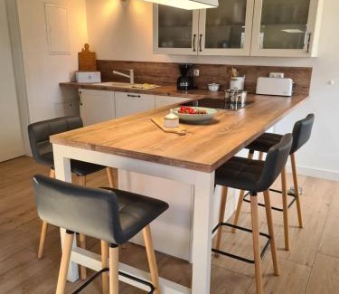 Jakobsdorf Casa | Ostseenahes Ferienhaus mit 3 Schlafzimmern und großem Naturgarten auf 6000 qm