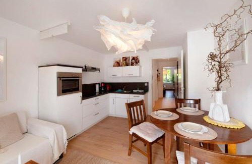 Warnemuende Apartamento | Ostseeoase mit Strandkorb am Meer