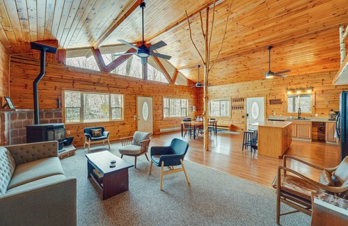 Oswegatchie Cabina | Oswegatchie River Cabin w/ Kayaks + Fire Pit!