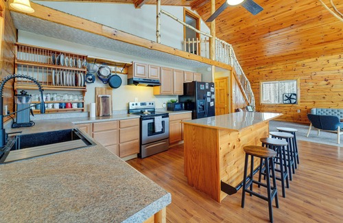 Oswegatchie Cabina | Oswegatchie River Cabin w/ Kayaks + Fire Pit!