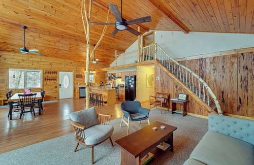 Oswegatchie Cabina | Oswegatchie River Cabin w/ Kayaks + Fire Pit!