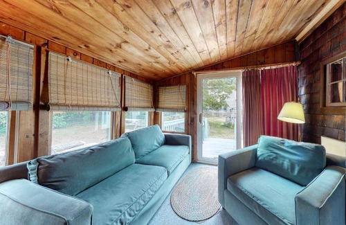 York Beach Casa | Otis Cottages
