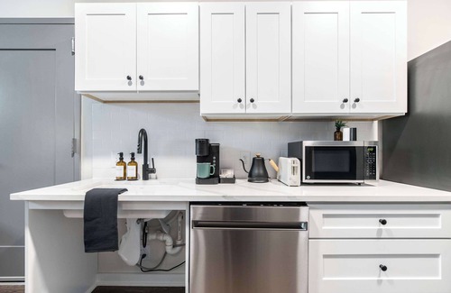 Macon Apartamento | Otis Meets Little Richard Icon-Inspired Dual Stay!