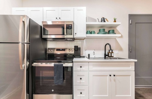 Macon Apartamento | Otis Meets Little Richard Icon-Inspired Dual Stay!