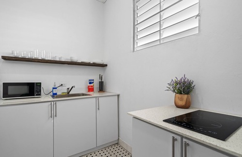 Sagrado Corazon Apartamento | Otium Rentals San Juan City Apartment w Basketball Arcade