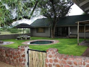 Otjiwarongo Cabina | Otjiwa Safari Lodge