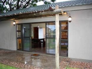 Otjiwarongo Cabina | Otjiwa Safari Lodge