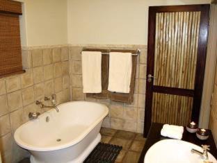 Otjiwarongo Cabina | Otjiwa Safari Lodge