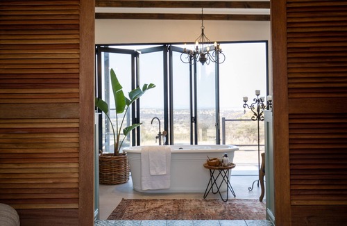 Otjiwarongo Cabina | Otjiwa Safari Lodge