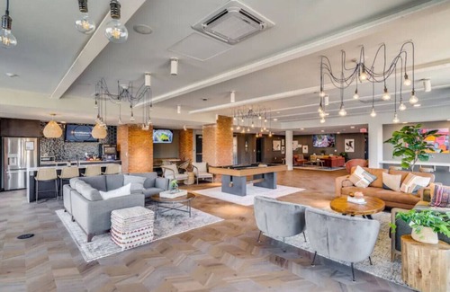 Pendleton Apartamento | OTR | King Bed | Free On Site Parking | Gym | Pool