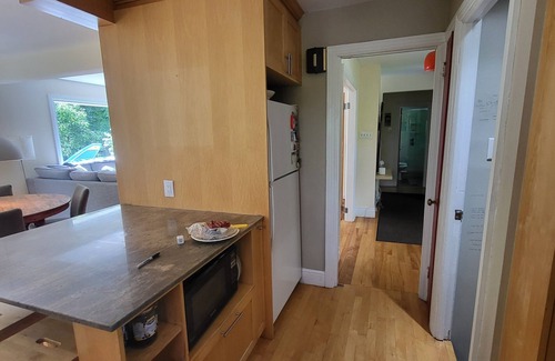 Manor Park Casa | Ottawa Ontario 4 Kilometers from City Month of July Beautiful Manor Park 5 Bed