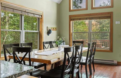 Albrightsville Casa | Otter Banks by AvantStay Sleeps 18 Hot Tub Views Game Room