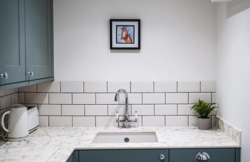 Blandford Saint Mary Apartamento | Otter's Pocket