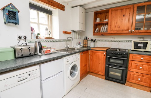Llandeilo Cabaña | OTTERS HOLT, pet friendly, character holiday cottage in Llandeilo