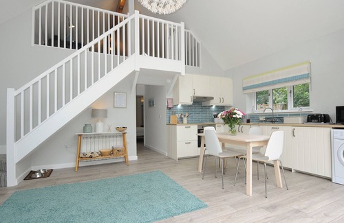 Littleham Cabaña | OTTERS LEAP, pet friendly, character holiday cottage in Bideford