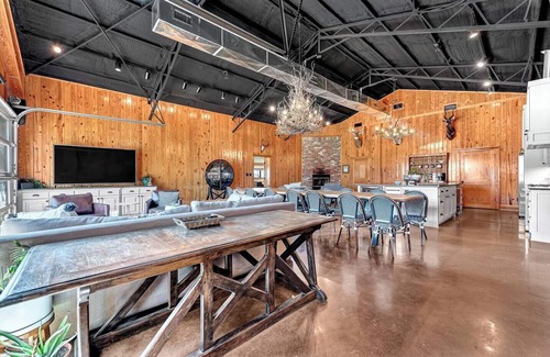 Fayetteville Casa | Ottobahn Farm, Quiet Farm Home on River 15 min from UofA