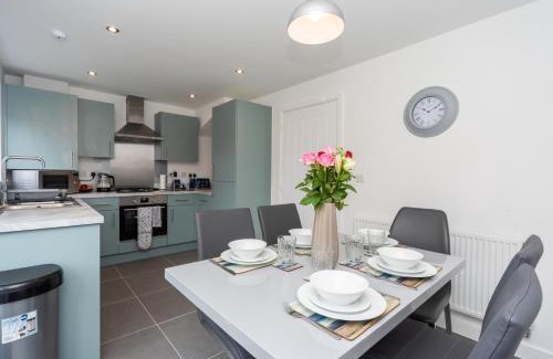 Lowestoft Casa | Oulton Broads New Build Holiday Home 3 Bedroom- 3 Bathroom with Free Parking