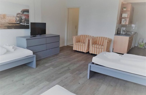 Bramfeld Apartamento | Our apartment no. 8 is situated in a quiet area on the side of the building and offers 45 m2 of space for 2-4 persons.