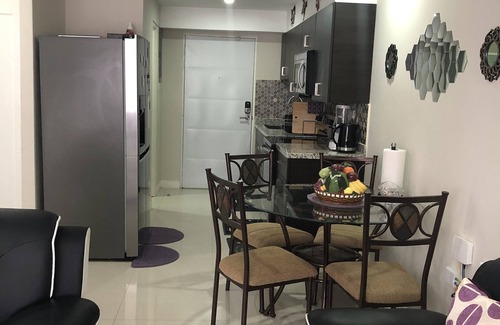 Portmore Apartamento | Our beautiful apartment is fully air conditioned with hot water